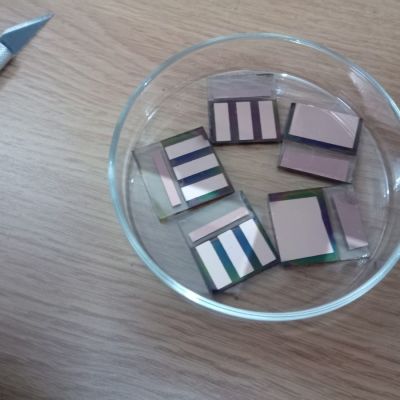Tế bào pin mặt trời perovskite diện tích lớn với tiếp điểm kim loại đồng