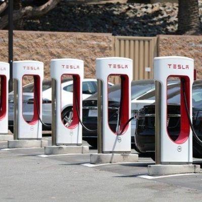 Tesla kiếm được bao nhiêu tiền khi chia sẻ trạm sạc