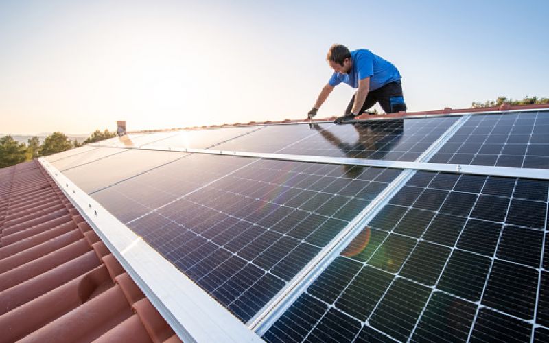 Lắp đặt điện mặt trời mái nhà bán điện cho EVN có phải đăng ký kinh doanh bán điện?