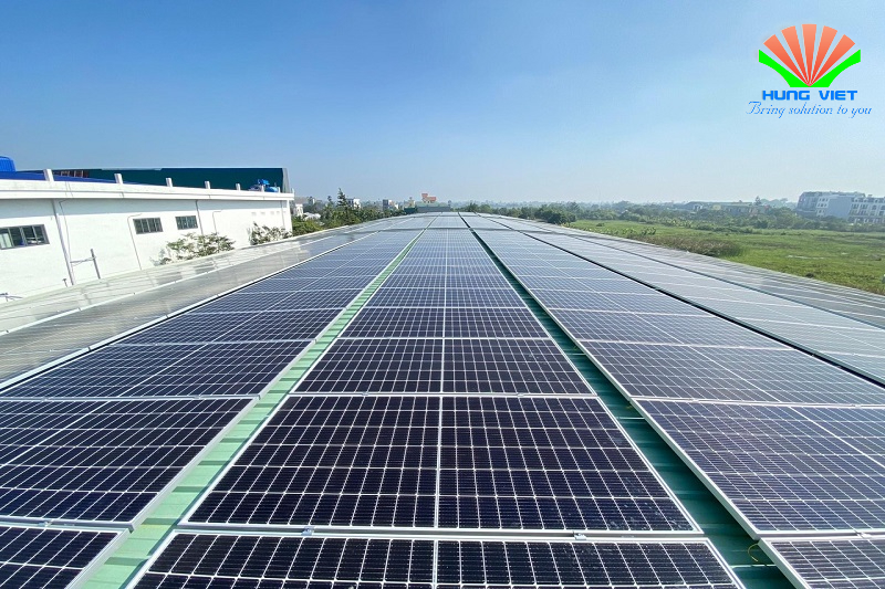 Hệ thống điện mặt trời áp mái có công suất 213kwp đã hòa lưới được công ty Hùng Việt thi công tại showroom ôtô Toyota Thái Bình