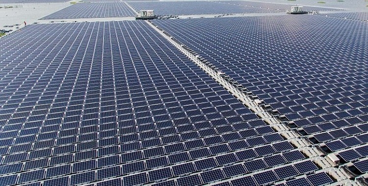 Nhà máy điện mặt trời lớn nhất Trung Quốc tại tỉnh Thanh Hải